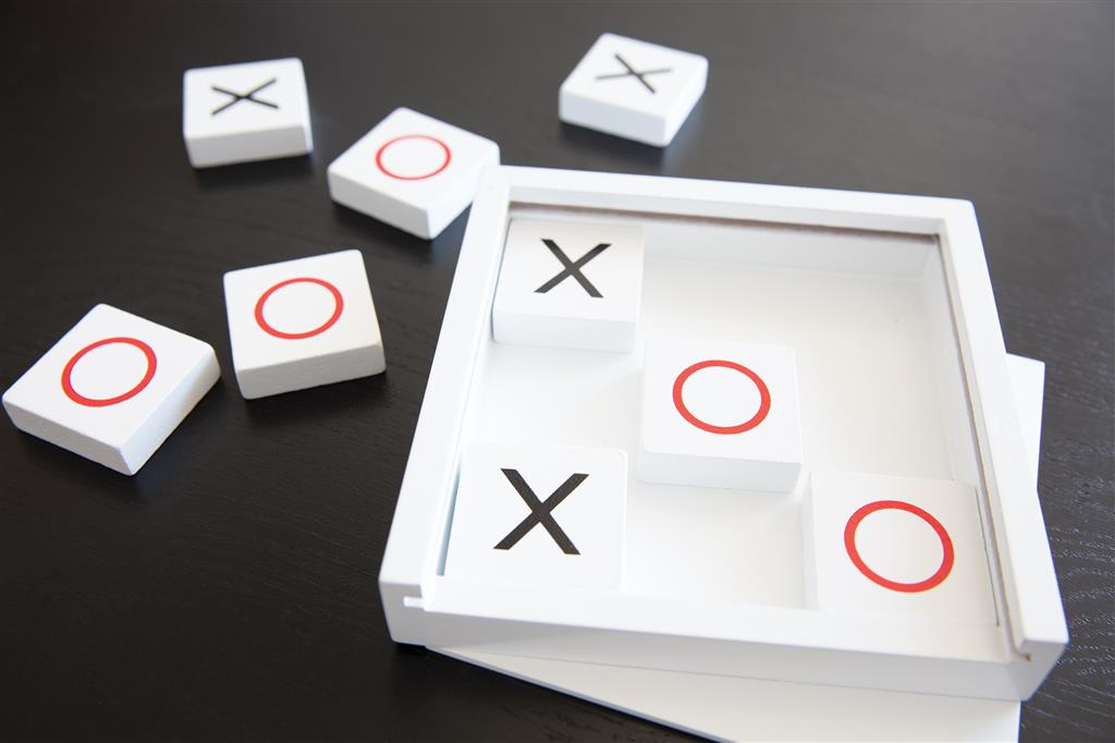 Deluxe Tic Tac Toe Game
